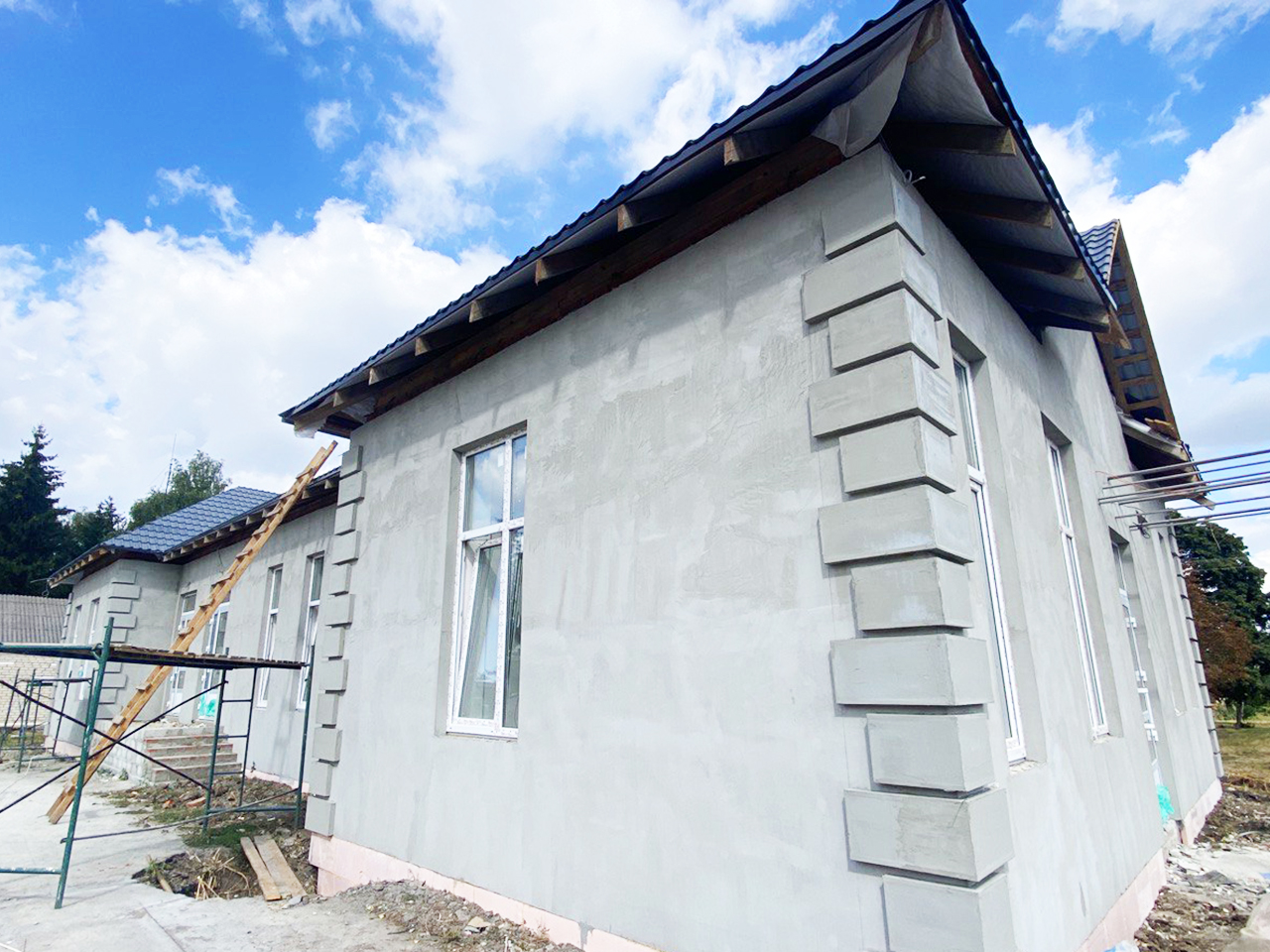 В посёлке Мичуринский Корочанского района продолжается строительство нового Дома культуры.