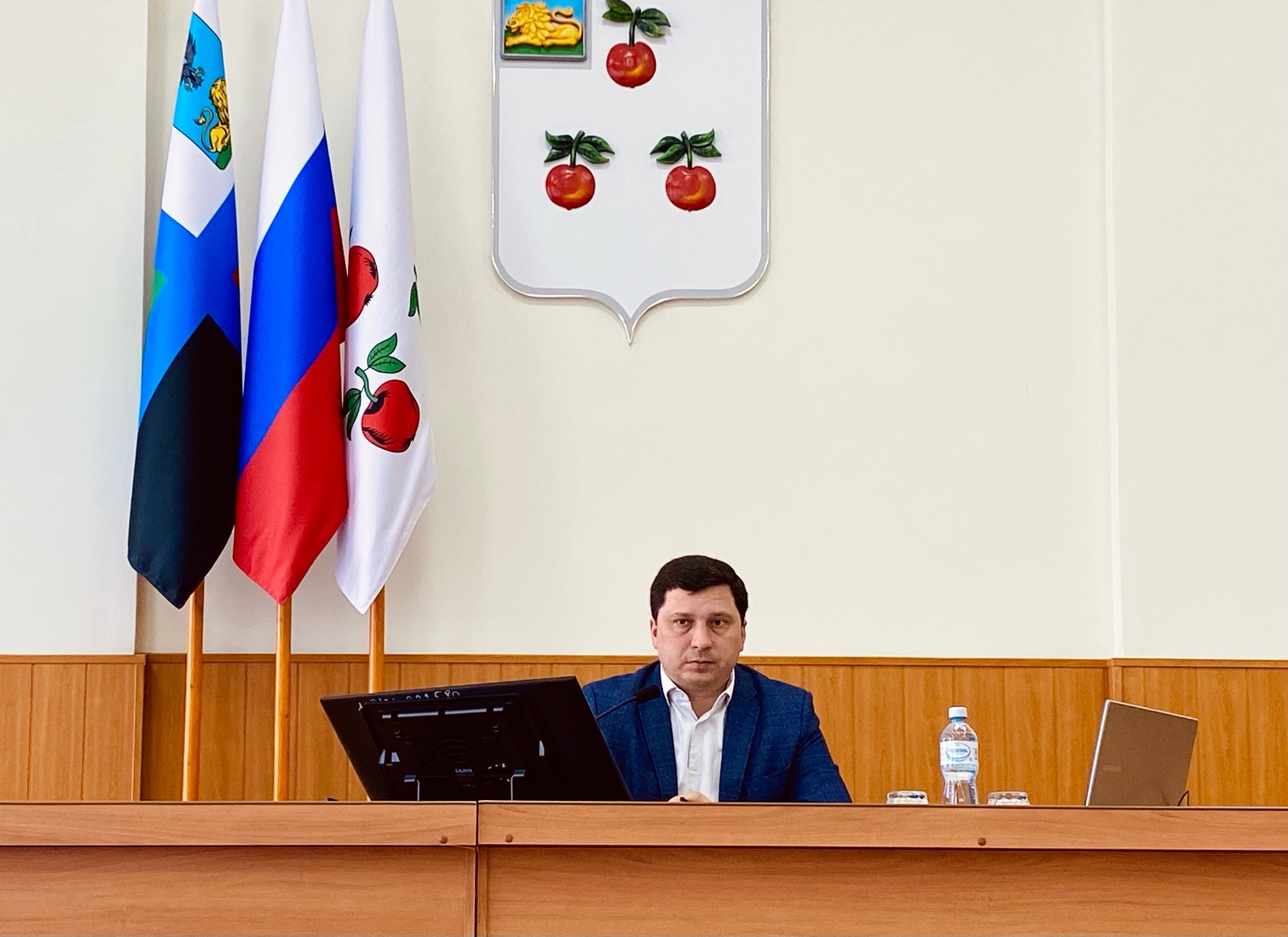 Глава администрации района Николай Нестеров провёл традиционное рабочее совещание в начале недели