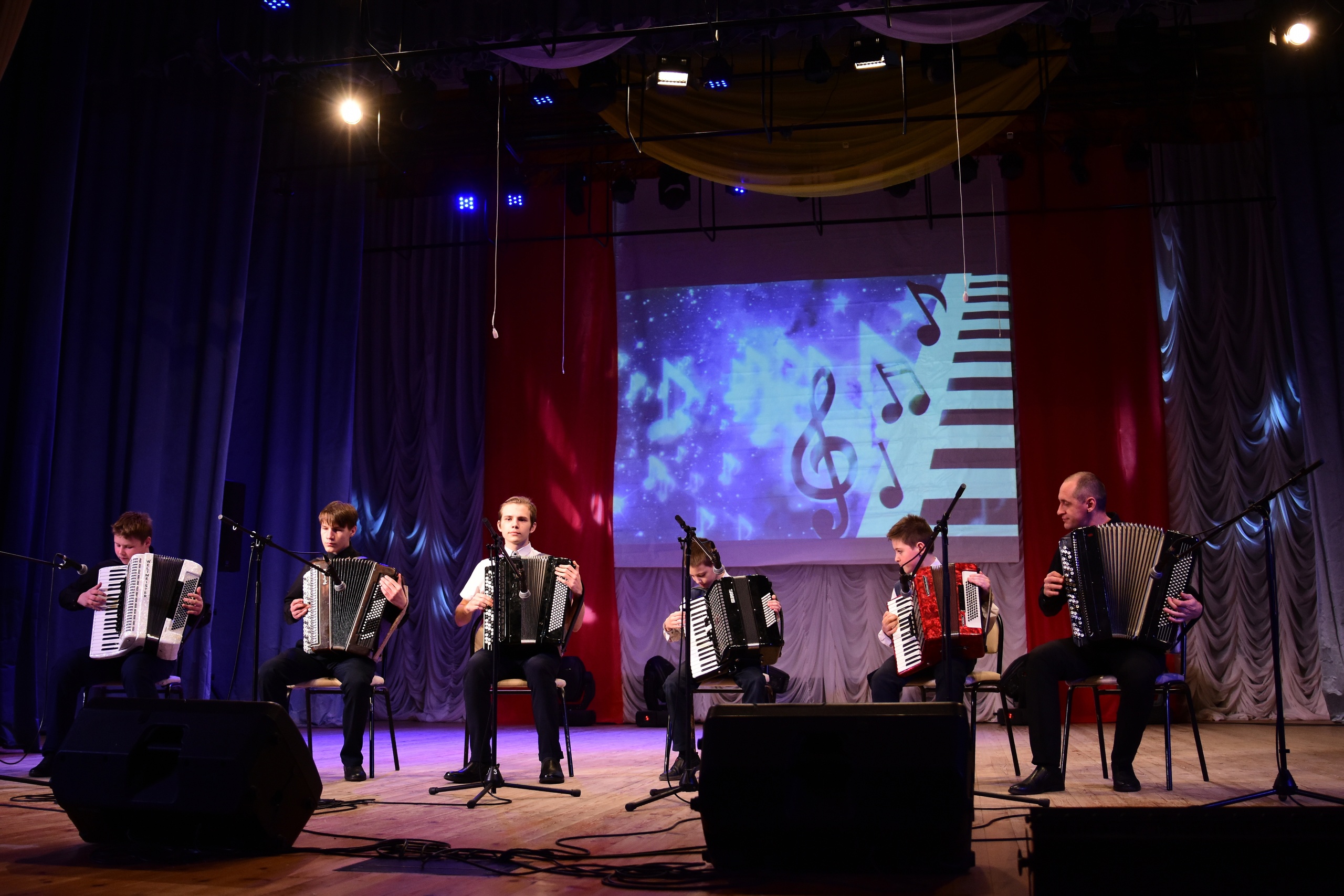 Детская школа искусств города Короча реализовала проект «К вам идет концертный зал!», который в 2022 году получил финансовую поддержку Президентского фонда культурных инициатив.