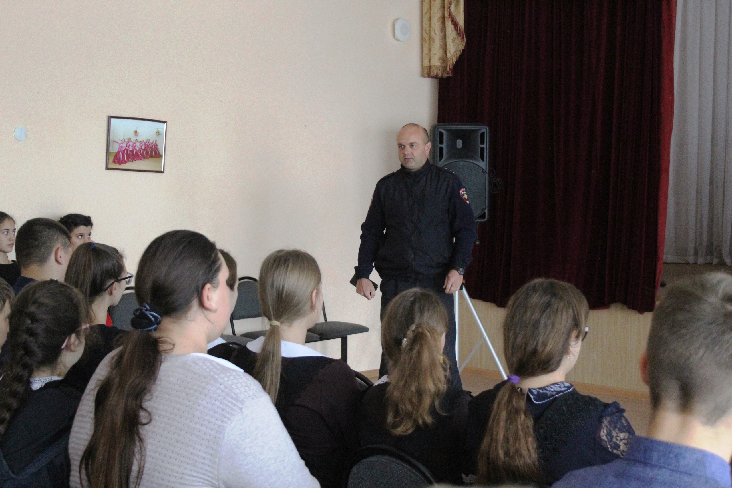 Школьники из села Алексеевка встретились с Государственным инспектором ДН ОГИБДД ОМВД России по Корочанскому району.
