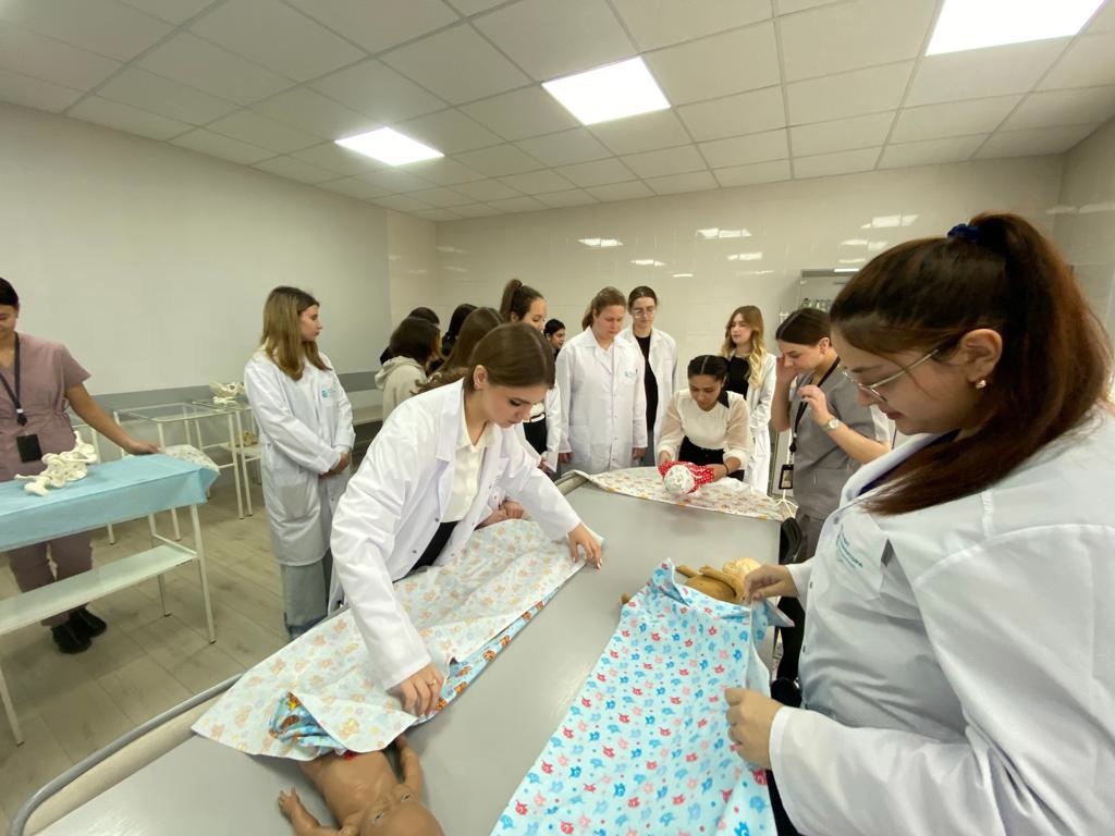 В Корочанском районе учащиеся медицинского класса  на практике получают новые знания.