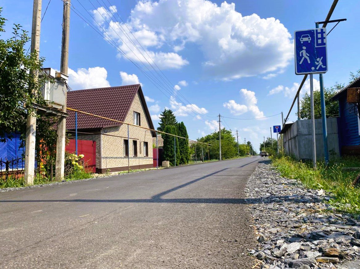 В Корочанском районе в рамках национального проекта «Безопасные качественные дороги» было отремонтировано 15 автомобильных дорог.