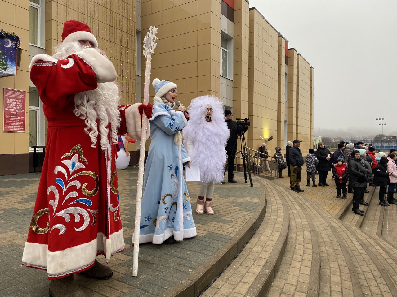 Открытие праздничной елки, Парад Дедов Морозов и Снегурочек в Корочанском районе
