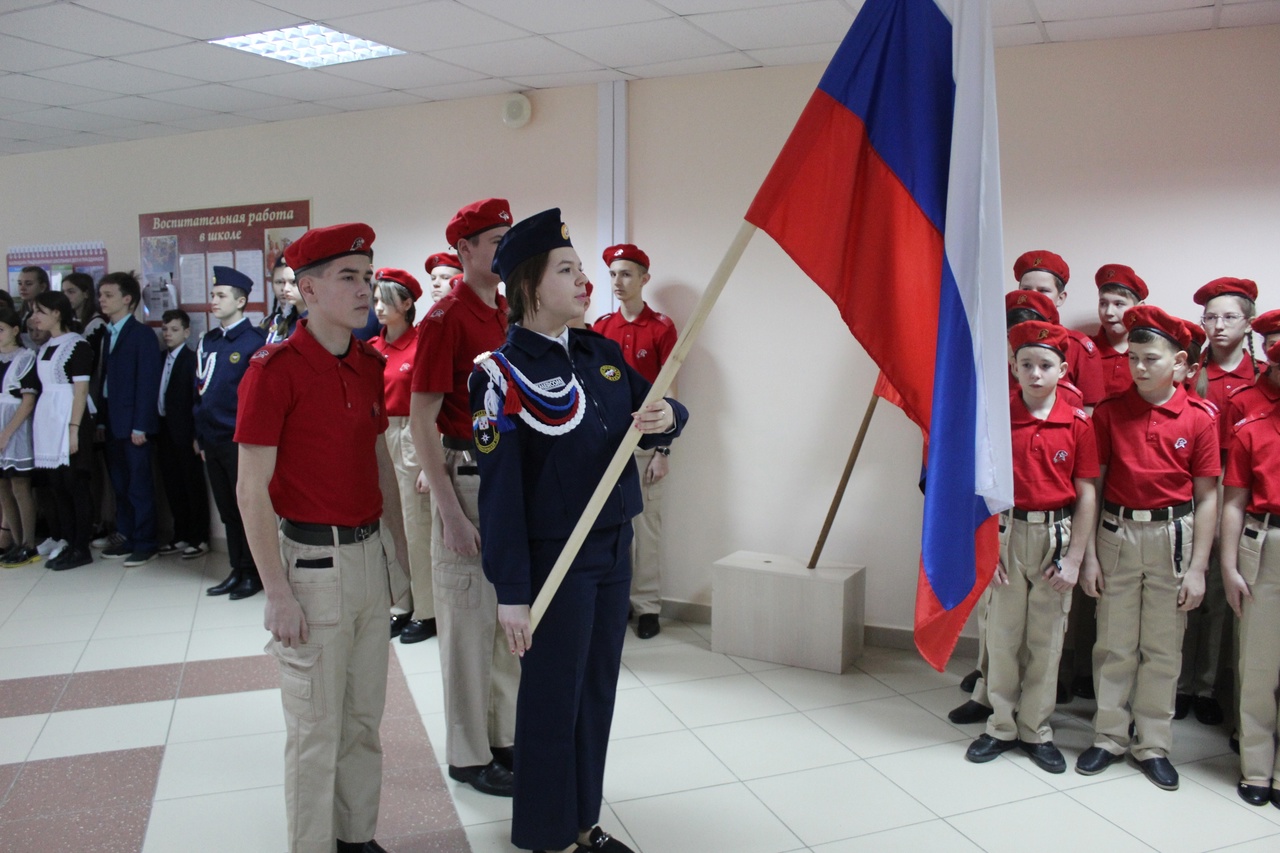 В школах Корочанского района прошли торжественные линейки, посвященные открытию месячника оборонно-массовой и военно-патриотической работы