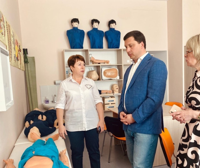 В рамках губернаторского проекта Корочанская средняя школа имени Д.К. Кромского оснащена новым медицинским классом. В рамках губернаторского проекта Корочанская средняя школа имени Д.К. Кромского оснащена новым медицинским классом.