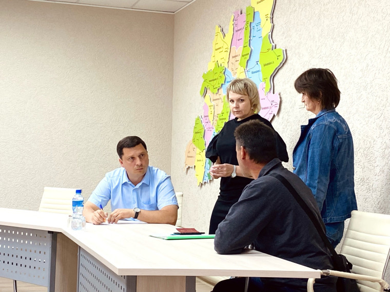 Глава муниципалитета провёл приём граждан. Глава муниципалитета провёл приём граждан.
