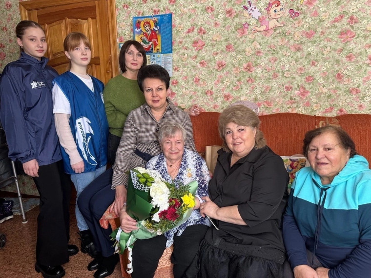 В Корочанском районе жительнице блокадного Ленинграда Фаине Ивановне Соловьёвой был вручен почётный знак «В честь 80-летия полного освобождения Ленинграда от фашистской блокады». В Корочанском районе жительнице блокадного Ленинграда Фаине Ивановне Соловьёвой был вручен почётный знак «В честь 80-летия полного освобождения Ленинграда от фашистской блокады».