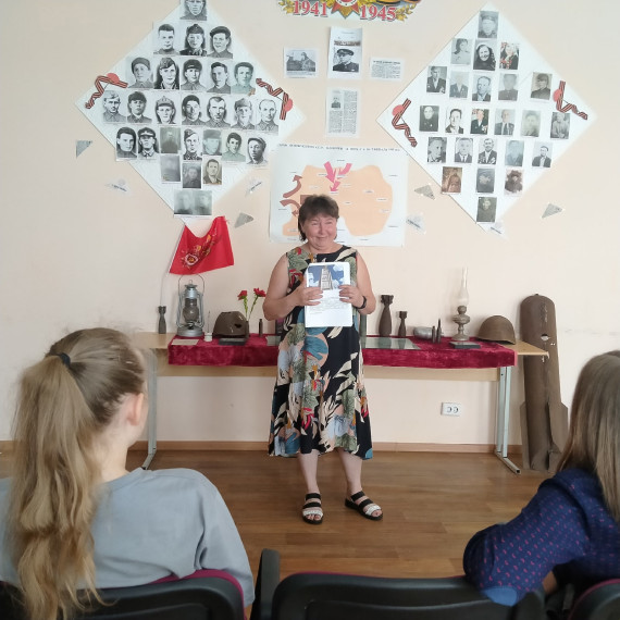 На поле танки грохотали. На поле танки грохотали.