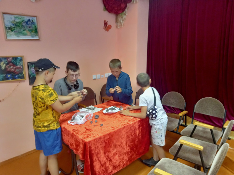 Увлекательный мастер-класс состоялся в Хмелевском сельском клубе. Увлекательный мастер-класс состоялся в Хмелевском сельском клубе.