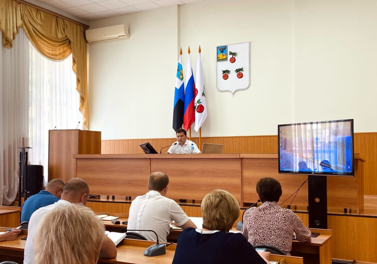 Глава администрации района провел традиционное еженедельное совещание в администрации района.