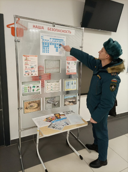В преддверии зимних каникул сотрудники МЧС проводят инструктажи в школах Корочанского района.