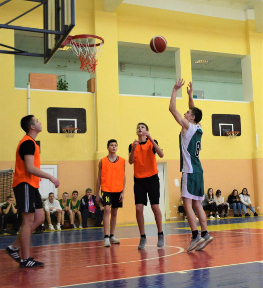 На базе спортивного комплекса с. Бехтеевка прошли финальные районные соревнования по баскетболу среди команд юношей в зачёт 64 районной Спартакиады школьников .