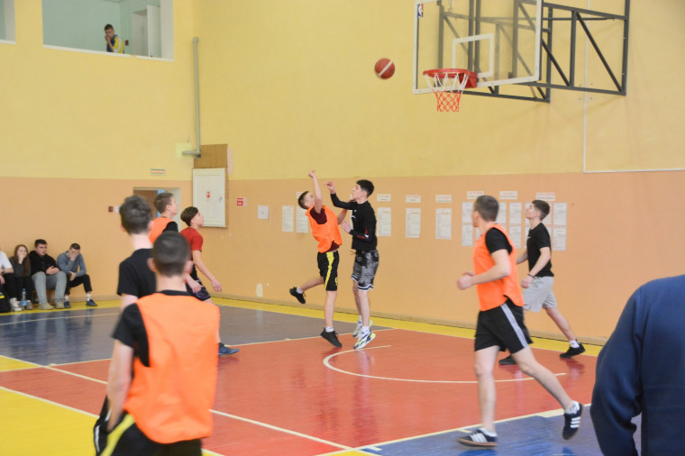 На базе спортивного комплекса с. Бехтеевка прошли финальные районные соревнования по баскетболу среди команд юношей в зачёт 64 районной Спартакиады школьников .