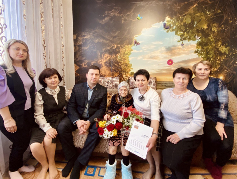 100-летний день рождения отпраздновала жительница Корочанского района, участница Великой Отечественной войны.