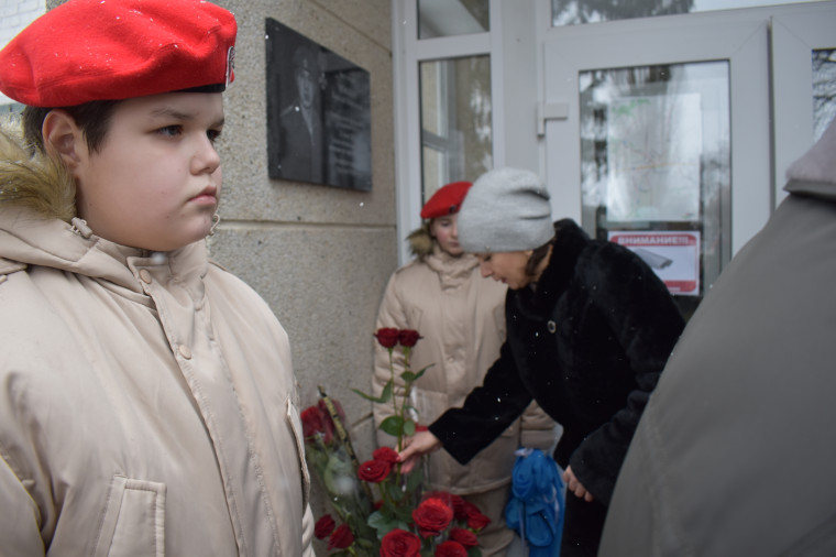 В селе Ломово Корочанского района открылась мемориальная доска, посвящённая памяти Николая Немыкина.