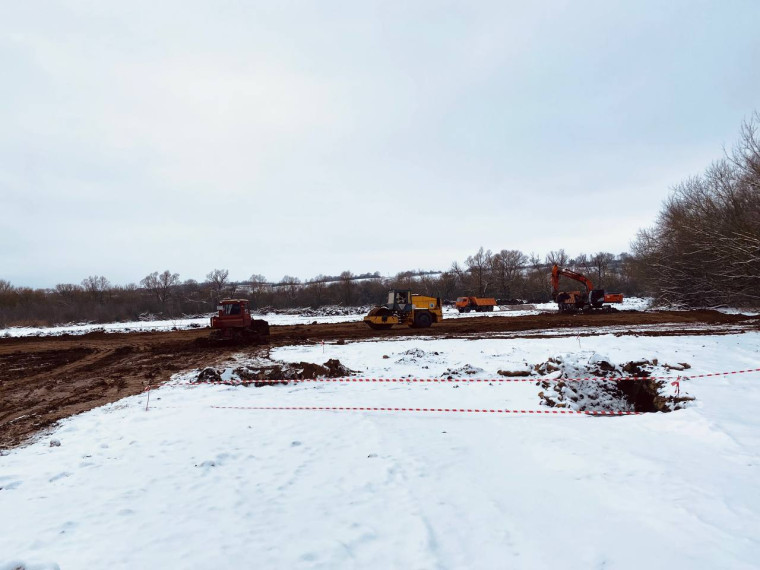 Глава администрации Корочанского района провёл первую планёрку на объекте строительства новых очистных сооружений.