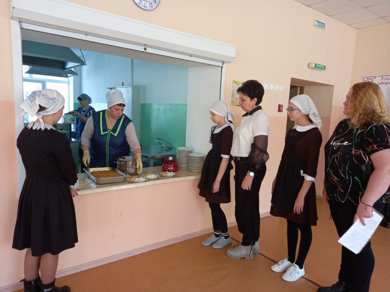 С 7 по 10 февраля 2023 года в рамках проекта «Новая школа» в общеобразовательных учреждениях Корочанского района осуществлен мониторинг качества горячего питания школьников.