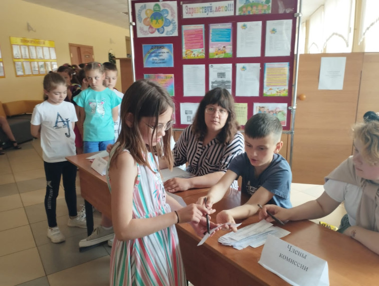 6 июня 2022 года, в единый день голосования, в пришкольных оздоровительных лагерях Корочанского района прошли выборы президентов лагерной смены.