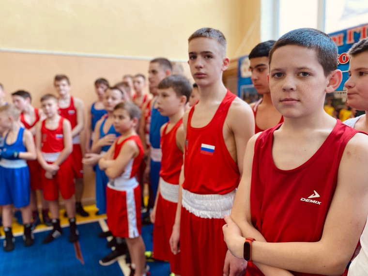 В минувшие выходные в Корочанском районе состоялись масштабные соревнования по боксу в поддержку специальной военной операции.