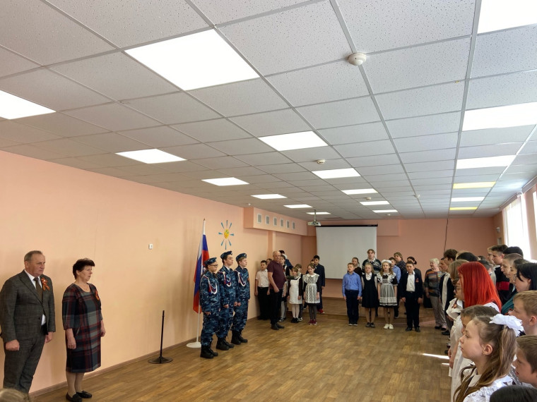 В образовательных учреждениях Корочанского района прошли торжественные линейки, посвященные 78-ой годовщине победы в Великой Отечественной войне.