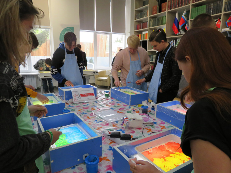 Специалисты Корочанской центральной районной библиотеки провели мероприятие в рамках регионального проекта «Гений места» на площадке АРТ-ТЕРРИТОРИЯ «Искусство рисовать».