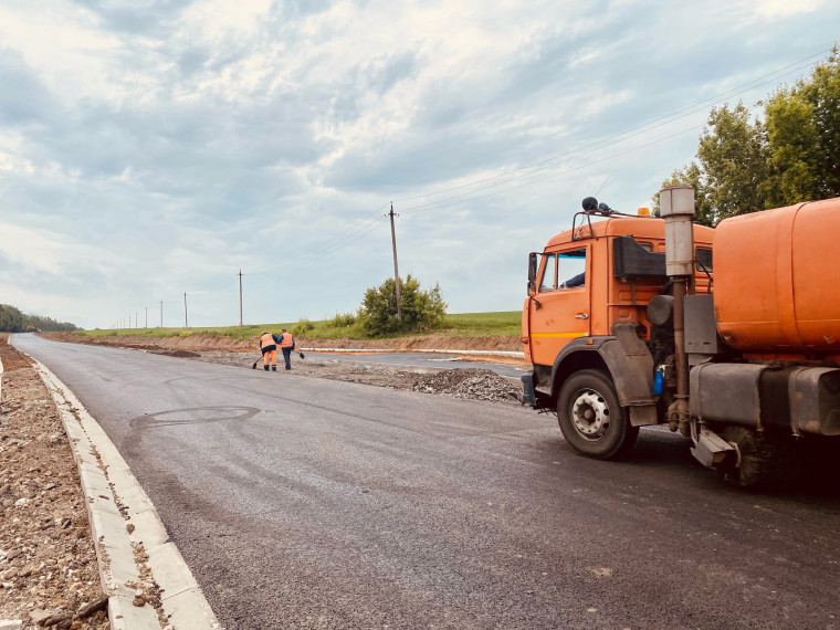 В Корочанском районе в Шляховском и Шеинском поселениях завершается ремонт дорог.