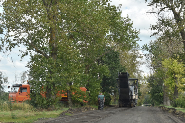 В Корочанском районе досрочно начали ремонт двух дорог.