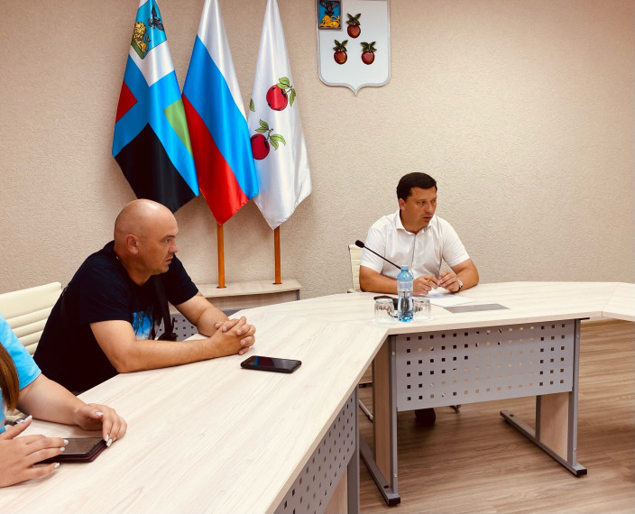 Глава администрации района провёл встречу с председателем Корочанской местной организации «Союз десантников».