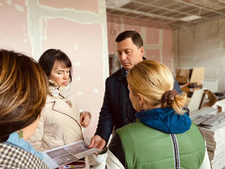 министр строительства Белгородской области Оксана Петровна Козлитина провела совещания на объектах строительства в Корочанском районе.