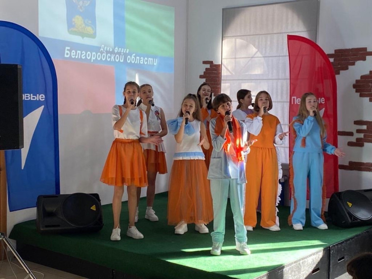 Ко Дню флага Белгородской области 14 юных корочанцев получили свой главный документ – паспорт гражданина Российской Федерации.
