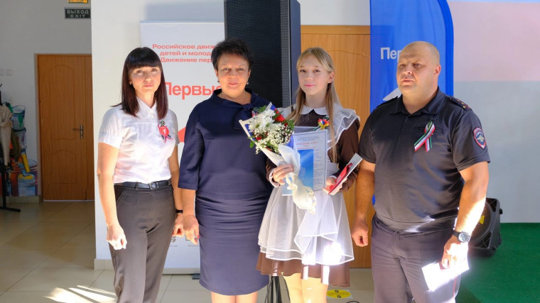 Ко Дню флага Белгородской области 14 юных корочанцев получили свой главный документ – паспорт гражданина Российской Федерации.