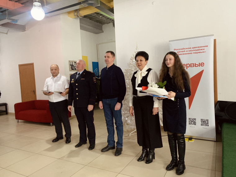 В Центре молодёжных инициатив состоялась акция по вручению паспортов «Мы - граждане России!», приуроченная ко Дню Конституции Российской Федерации.