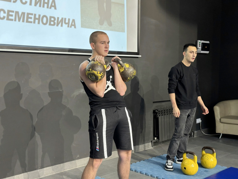 В Корочанском сельскохозяйственном техникуме прошли соревнования по гиревому спорту, посвящённые памяти выдающегося спортсмена Егора Семёновича Мишустина.