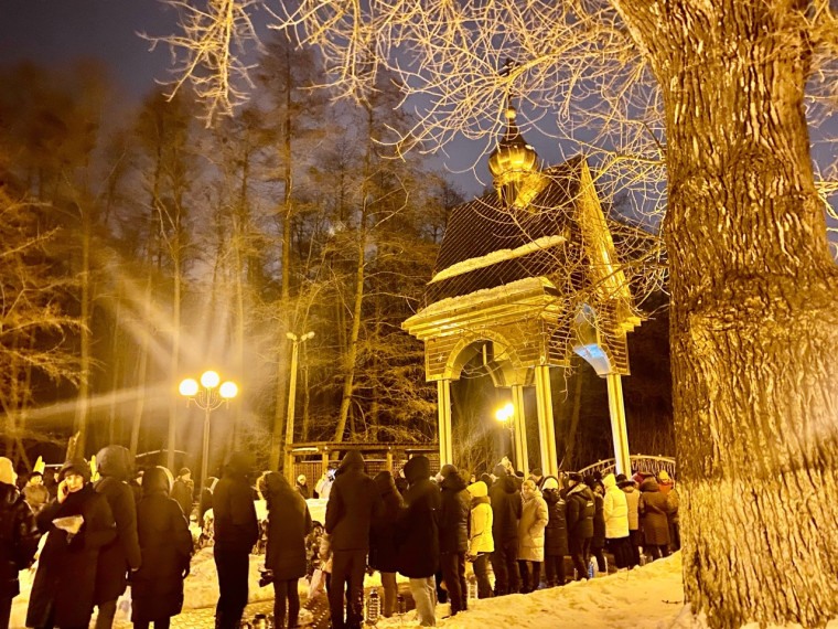 В Корочанском районе в крещенскую ночь состоялись омовения.
