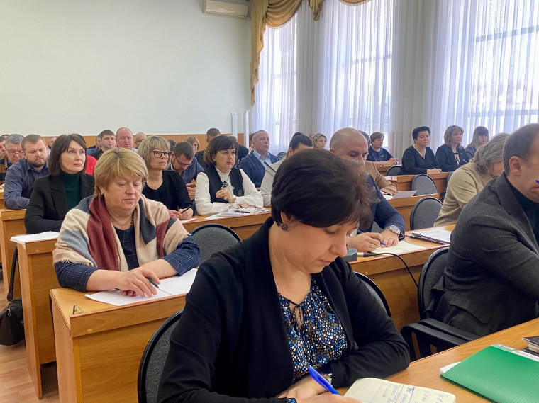 Глава муниципалитета Николай Нестеров провёл еженедельное оперативное совещание.