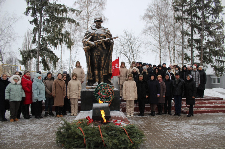 В городе и населённых пунктах Корочанского района прошли патриотические акции, посвящённые 81-й годовщине освобождения города и сёл района от немецко-фашистских захватчиков.