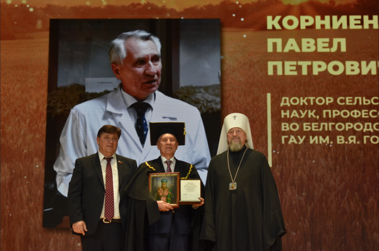 Корочанского предпринимателя наградили премией Горина.