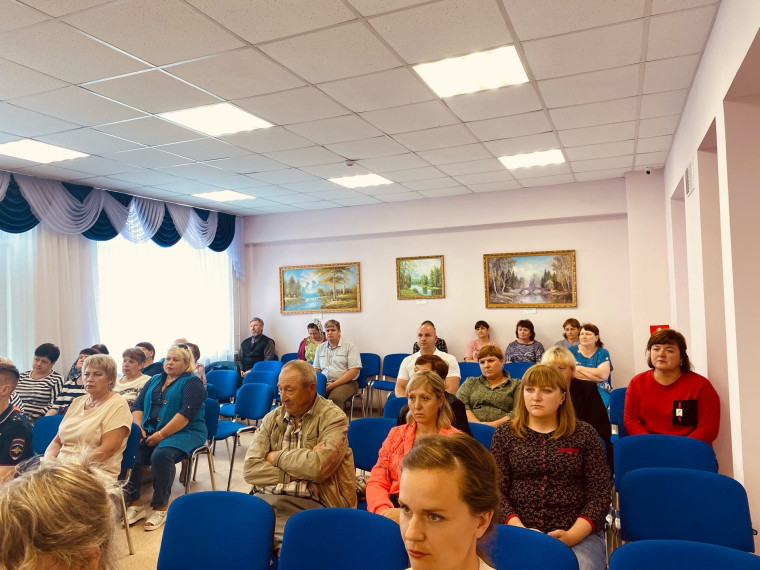 В Большехаланском сельском поселении состоялось расширенное заседание земского собрания.