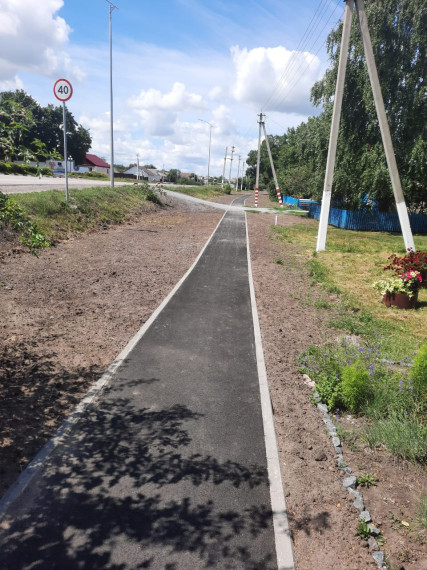 В Корочанском районе завершаются работы по строительству тротуаров на самых оживлённых улицах двух населённых пунктов.