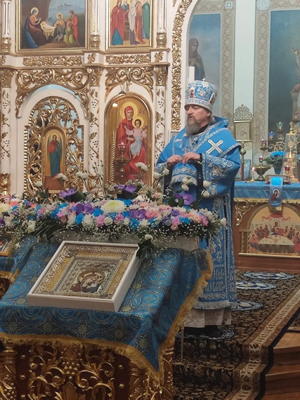 В храме Казанской иноны Божией Матери совершил Богослужение Митрополит Белгородский и Старооскольский Иоанн.