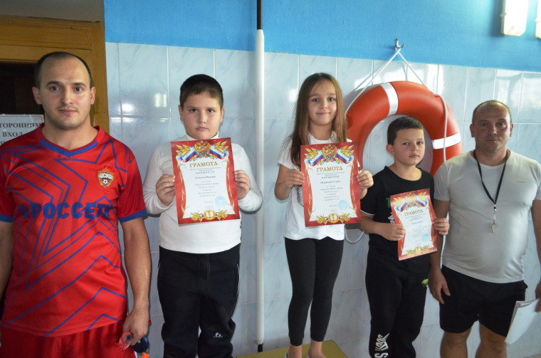 В спорткомплексе села Бехтеевка прошли соревнования по плаванию.
