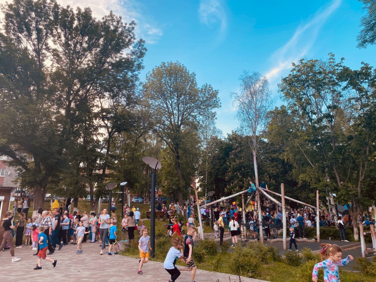 В парке имени Ленина в Короче прошёл праздник в День защиты детей.