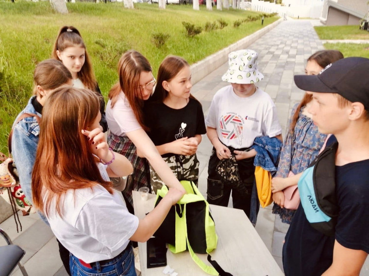 Сотрудники и студенты Корочанского сельскохозяйственного техникума подарили детям праздник в День защиты детей.