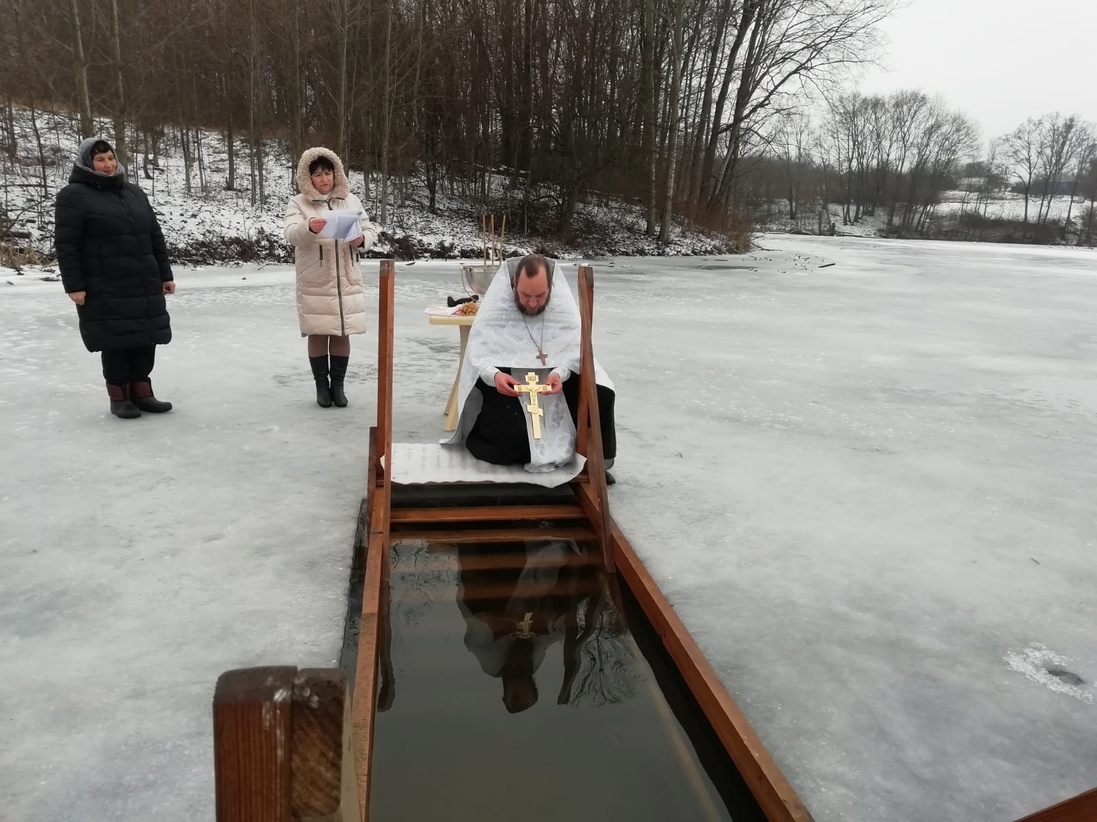 Настоятель церкви в купании