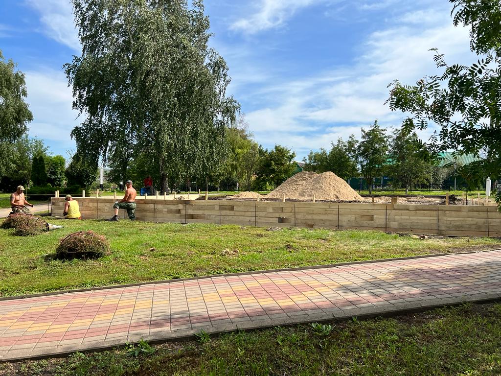 В центре села Анновка стартовало строительство новой детской площадки |  26.07.2023 | Короча - БезФормата